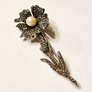 1940s Art Deco .925 Sterling Silver Pearl & Marcasite Flower Brooch